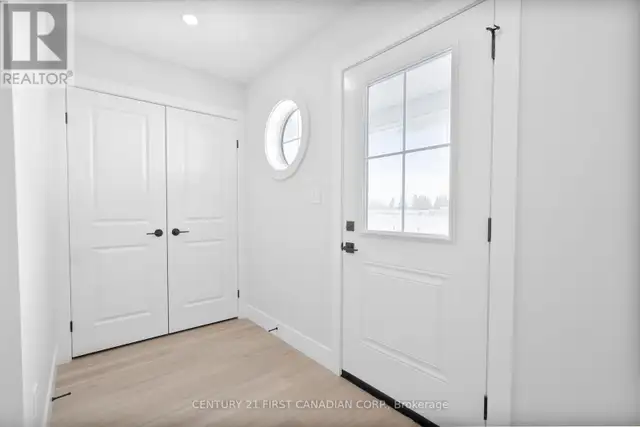 29 SHELDABREN STREET North Middlesex (Ailsa Craig), Ontario in Houses for Sale in Grand Bend - Image 5