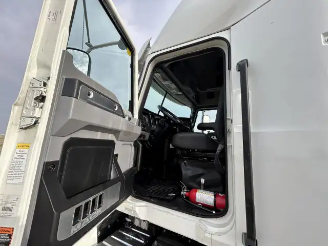 2024 Mack Pinnacle 64T 70 in Heavy Trucks in Regina - Image 10