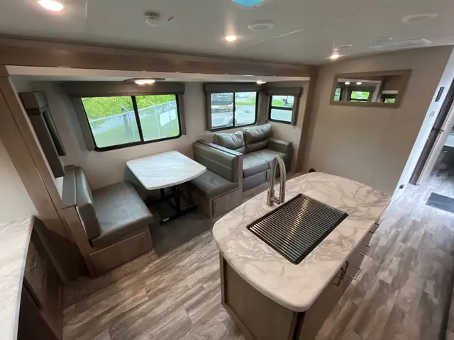 2022 Grand Design Imagine in Travel Trailers & Campers in Terrace - Image 10