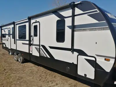 Welcome to the Winnebago Voyage 3438RK, the ultimate couples trailer by the most trusted name in the...