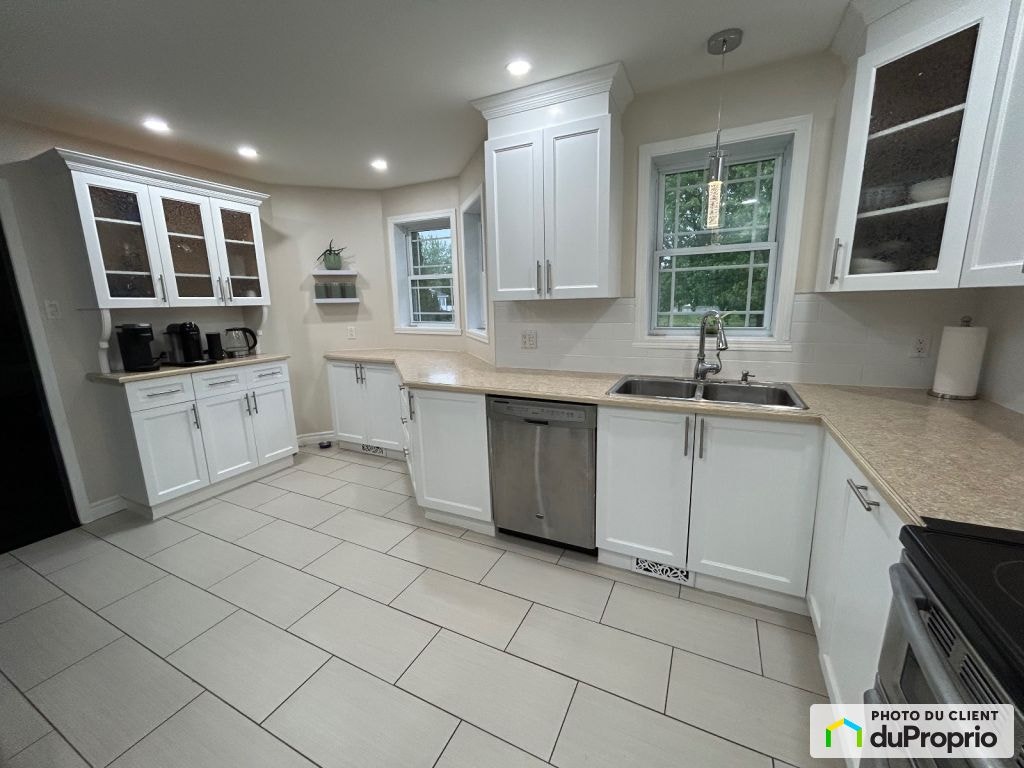 $769,000 - Bungalow in Pointe-Aux-Trembles / East Montreal — photo 3