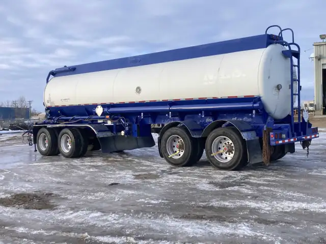 1999 Advance 27,000 Liter Quad axle Crude Oil Tanker Trailer in Heavy Equipment in Delta/Surrey/Langley - Image 4