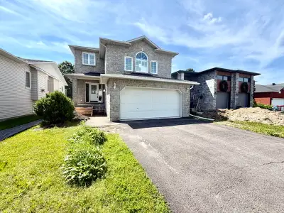 Russell. BRAND NEW, spacious 2 bedroom + 1 full bathroom LOWER Apartment of a Duplex is for rent. AV...