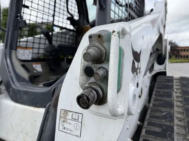 2017 Bobcat T740 Skid Loader in Heavy Trucks in Regina - Image 26