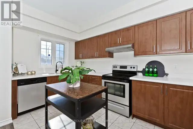 352 BLACK DRIVE Milton (CL Clarke), Ontario in Long Term Rentals in Oakville / Halton Region - Image 10