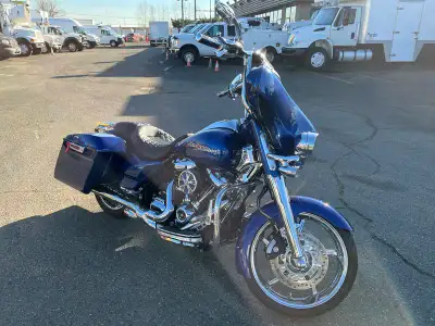 2017 Harley-Davidson FLHXS Street Glide Motorcycle, 1750CC, 2 cylinder, manual, cruise control, AM/F...