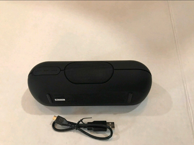 Portable Sony srs xb20 wireless speaker  in Speakers in Mississauga / Peel Region - Image 3