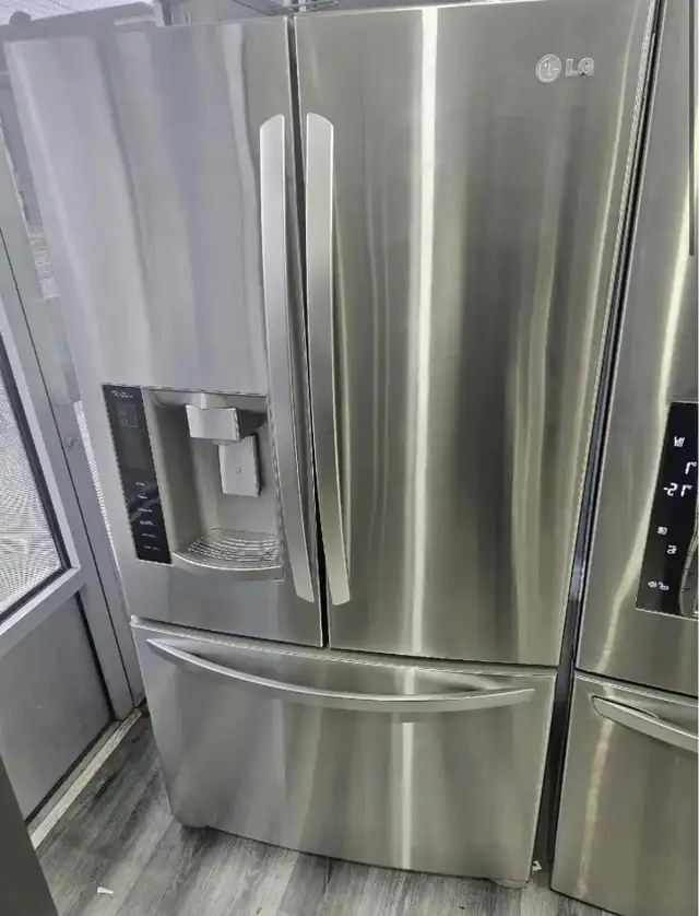 LG 36" Stainless Steel Fridge Freezer Counter Depth CAN DELIVER in Refrigerators in Hamilton - Image 2