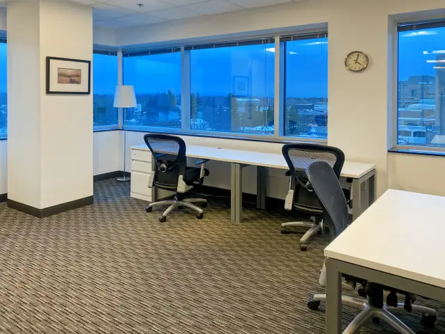 Office space for rent for 3 persons in Saint Foy Quebec in Commercial & Office Space for Rent in Québec City - Image 17