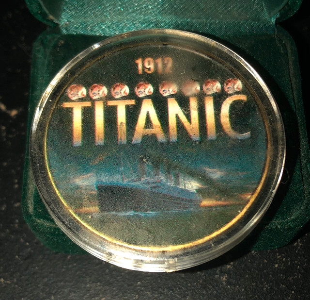 5-Titanic medallions Excellent condition in Arts & Collectibles in Timmins