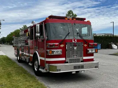 2002 Sutphen Monarch 5 Foot Aerial Pumper CAT Diesel Fire Truck, Diesel, 6 cylinder, 4 door, automat...