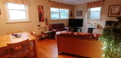 très beau demi sous-sol très lumineux. Entrée laveuse-sécheuse, chauffé et eau chaude compris, non-é...