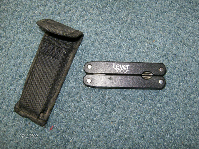 LEVER-(2000)-V E R Y  NiCE NEW  KNiFE.*NEVER-USED* in Fishing, Camping & Outdoors in Norfolk County - Image 3