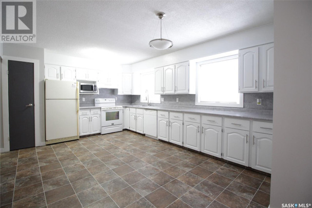 410 3rd AVENUE Whitewood, Saskatchewan in Houses for Sale in Regina - Image 3