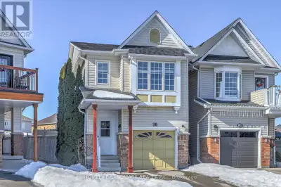 4 Bedroom 4 Bathroom home with Large Pie shape backyard - 124 ft deep. High demand neighborhood, Mos...