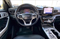2.3 L 4 Cyl Engine Vehicle Options: Leather Interior, Sunroof, Wireless Charging, Blind Spot Monitor... (image 4)