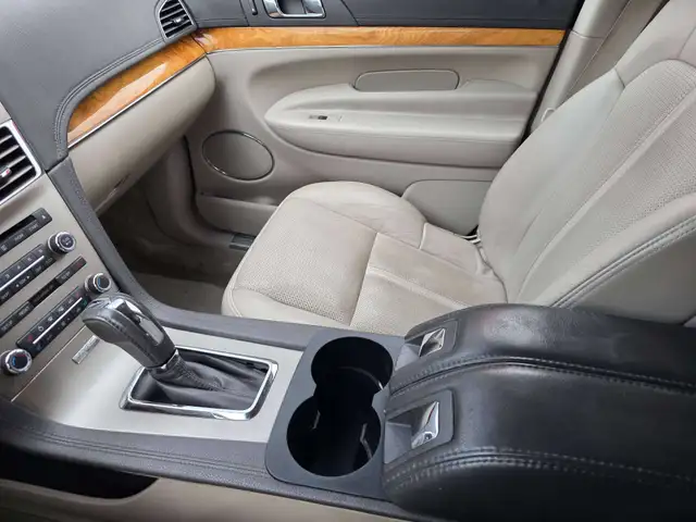 2012 Lincoln MKT 7 Passanger AWD5687956519426662419