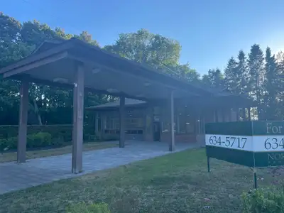 Size: 1,960 SF Location: Rothesay, N.B. Availability: Immediate Discover a high-visibility commercia...