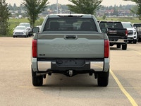 Tow Hitch,Turbocharged,Four Wheel Drive,Automatic Headlights,Privacy Glass,Power Door Locks,Intermit... (image 4)