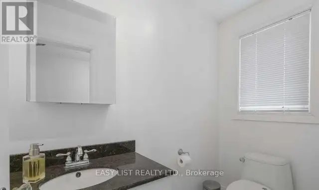 41 Churchill Avenue Toronto (Willowdale West), Ontario, photo 2 of 4