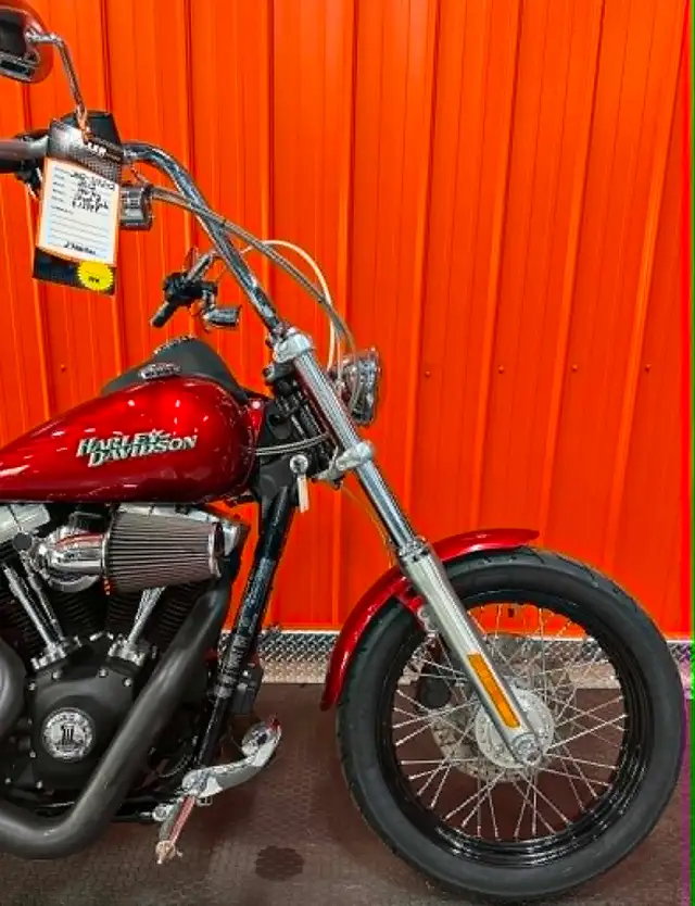 2012 Harley-Davidson Dyna / FXR 2012 HARLEY DAVIDSON STREET BOB in Street, Cruisers & Choppers in Moncton - Image 11