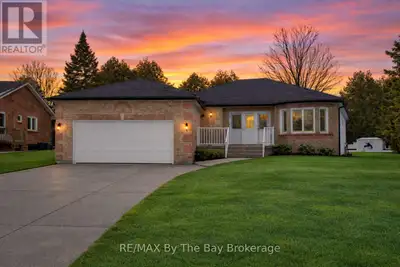 Golf course home in Marlwood Estates, Wasaga Beach located on a quiet cul-de-sac with finished basem...