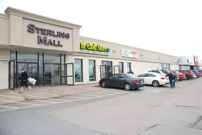 Great space for retail, service, office or distribution in prime mall location. $10 psf NET Utilitie...