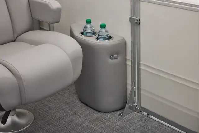 2026 Sun Tracker Party Barge 22 XP3 TRITOON pontoon boat in Powerboats & Motorboats in Vernon - Image 24