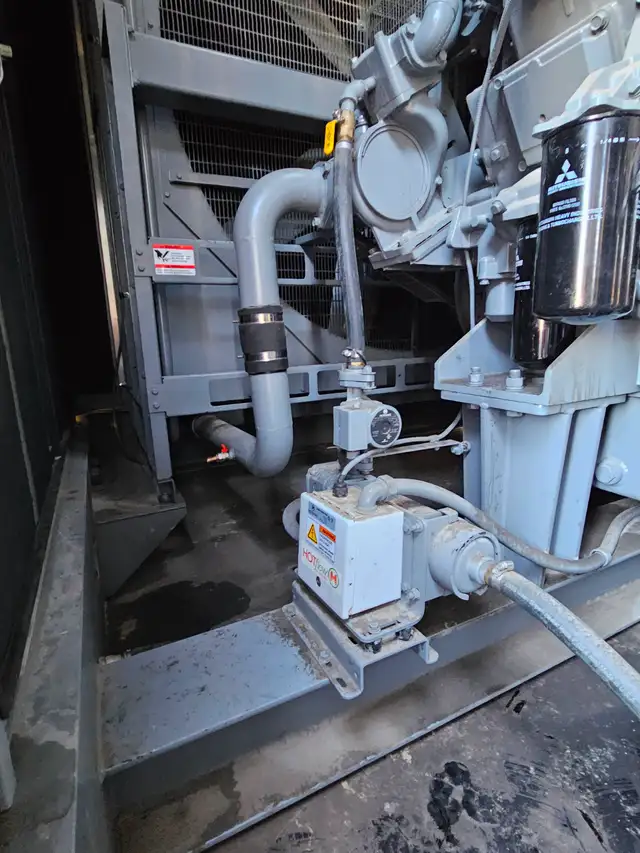 1600 KW 600 V HEAVY DUTY DIESEL GENERATOR  ENCLOSED ON TANK in Heavy Equipment in City of Montréal - Image 16