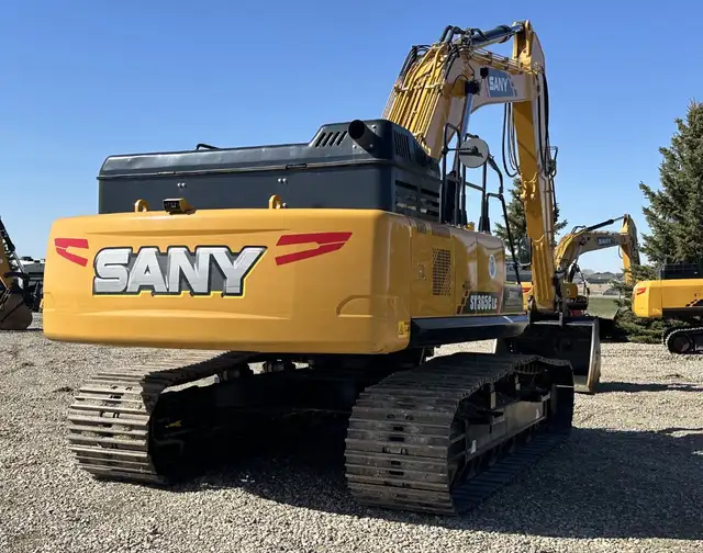 2023 SANY SY365C LC - 895 Hrs - Warranty, Choice of Bucket in Heavy Equipment in Lethbridge - Image 6