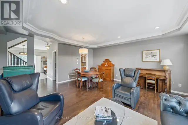 118 CHAPMAN COURT Aurora (Aurora Grove), Ontario in Houses for Sale in Markham / York Region - Image 10