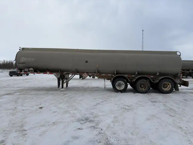 2008 HUTCHINSON TC 406 CRUDE in Heavy Trucks in Lethbridge - Image 9