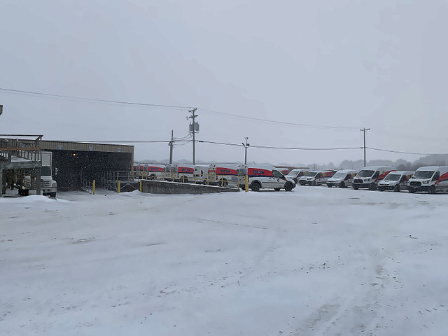 LOCAL INDUSTRIEL À LOUER À JONQUIÈRE – DE 400 À 10 500 PI² dans Entreposage et stationnement à louer  à Saguenay - Image 4