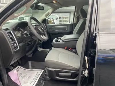 2022 RAM 1500 Classic SLT CLEAN CARFAX!!!! 4x4 HEMI, CRUISE,..., View more