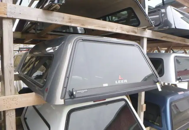 2014 - 2018 GMC Sierra or Chevrolet Silverado 6'6 Truck Cap in Other Parts & Accessories in Kitchener / Waterloo - Image 3