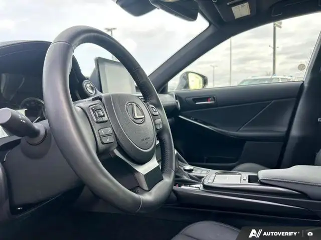 2025 Lexus IS 300 Awd | Leather | Sunroof | Accident Free in Cars & Trucks in Mississauga / Peel Region - Image 17