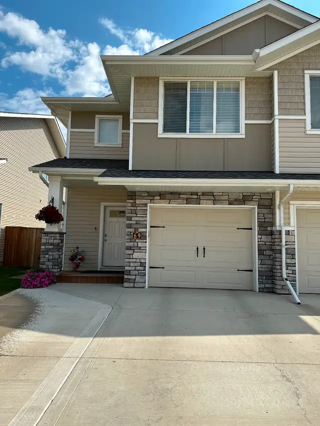 Townhome for sale by owner in east side Red Deer63838172445571120