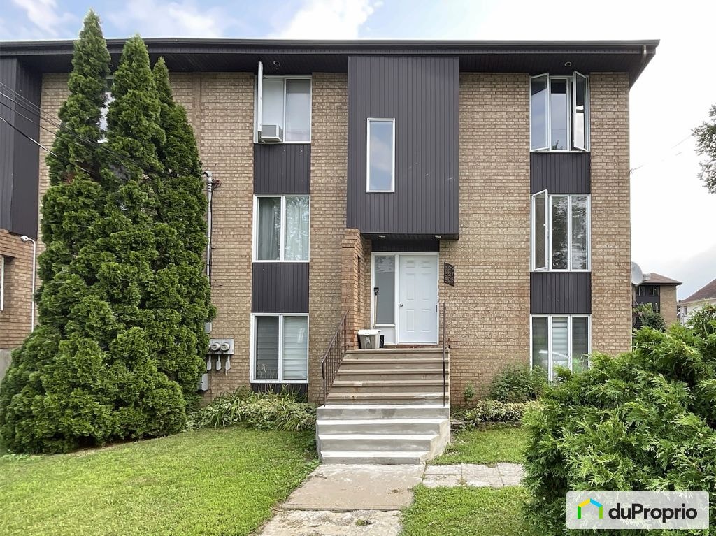 $839,000 - Triplex for sale in La Prairie — photo 1