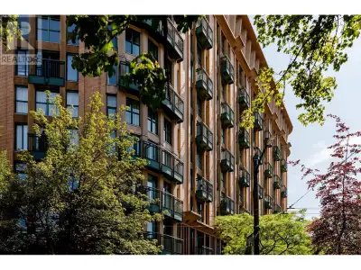 Looking for a cozy studio in the heart of Vancouver's downtown? The Van Horne is the perfect choice!...