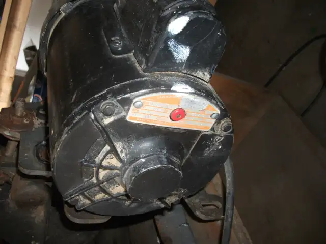 Vintage Beaver Table Saw in Power Tools in Belleville - Image 8