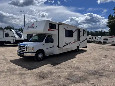 This 2011 Sunseeker 3120 Motorhome (Ford F-450 Super Duty) is perfect for families, weekend warriors...