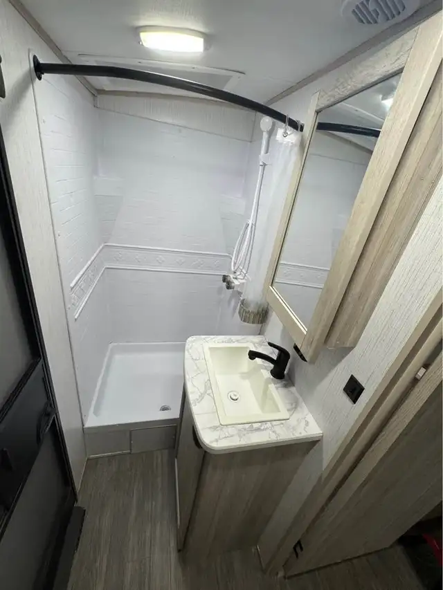 2023 CRUISER RV SHADOW CRUISER 325BHS 37FT in Cargo & Utility Trailers in Delta/Surrey/Langley - Image 5