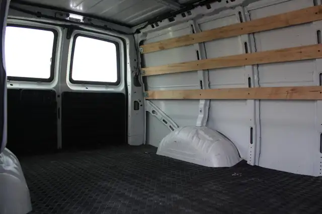 2023 GMC Savana Cargo Base in Cars & Trucks in Comox / Courtenay / Cumberland - Image 13