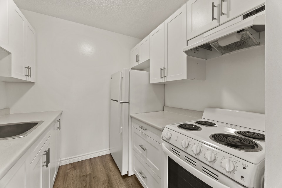 Rivershore Tower Apartments - 2 Bedroom, 1 Bath A Apartment for 4