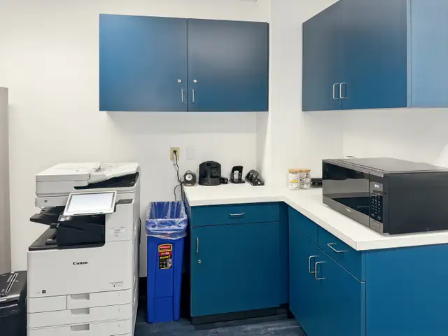 Office space for rent for 2 persons in 98 Avenue Edmonton in Commercial & Office Space for Rent in Edmonton - Image 12