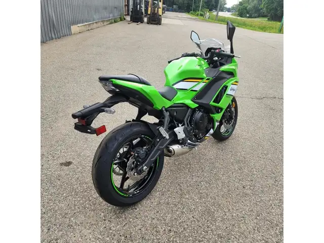 2025 Kawasaki Ninja 650 KRT Edition in Street, Cruisers & Choppers in London - Image 4