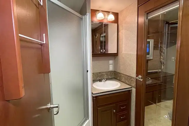 2007 Newmar Dutch Star 4023 – Pre-Owned Class A Motorhome.  in RVs & Motorhomes in Red Deer - Image 33