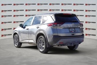 Navigate Calgary's diverse driving conditions with confidence and comfort in this 2022 Nissan Rogue... (image 2)