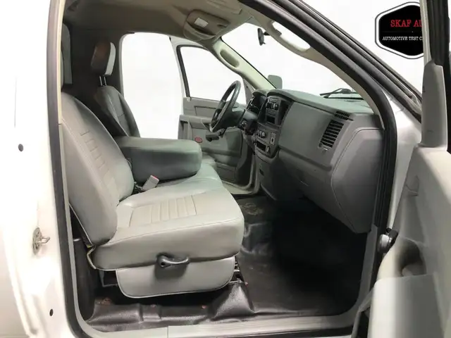 2008 Dodge Ram 3500 DUMP/SERVICE BOX! LOW KM! 5.7L HEMI! ONE OWN in Cars & Trucks in Mississauga / Peel Region - Image 21