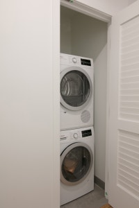 Renovated Akelius two bedroom apartment for rent. Located near Cote-St-Luc Road and Old Orchard Ave... (image 6)